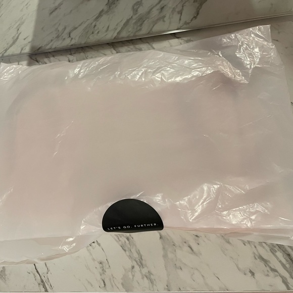 Horizn Studios lightweight, water-repellent, sustainable backpack. - Picture 7 of 7